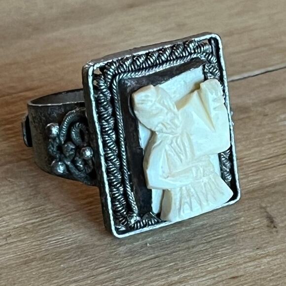 Vintage Metal Stone? Women's Ring. Chinese? Has great detail. - Picture 3 of 8